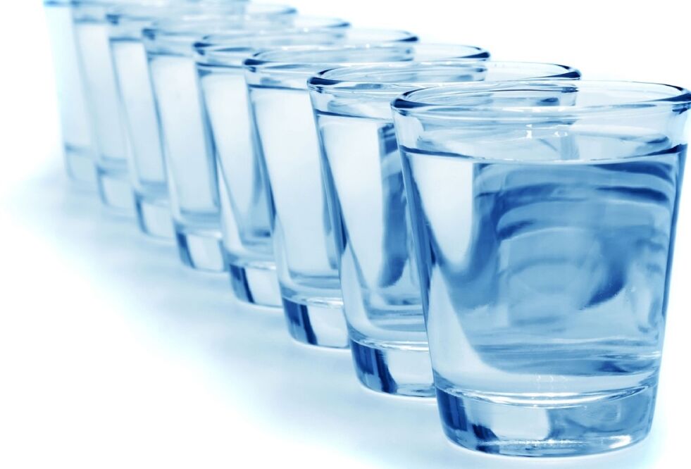 cildinizi gençleştirmek için yeterince su içmek